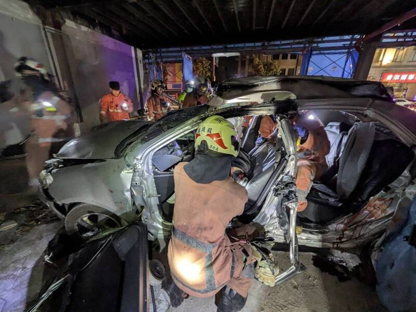 新竹凌晨離奇車禍!轎車逆向撞進工地「全車5人3死」 未成年駕駛失蹤