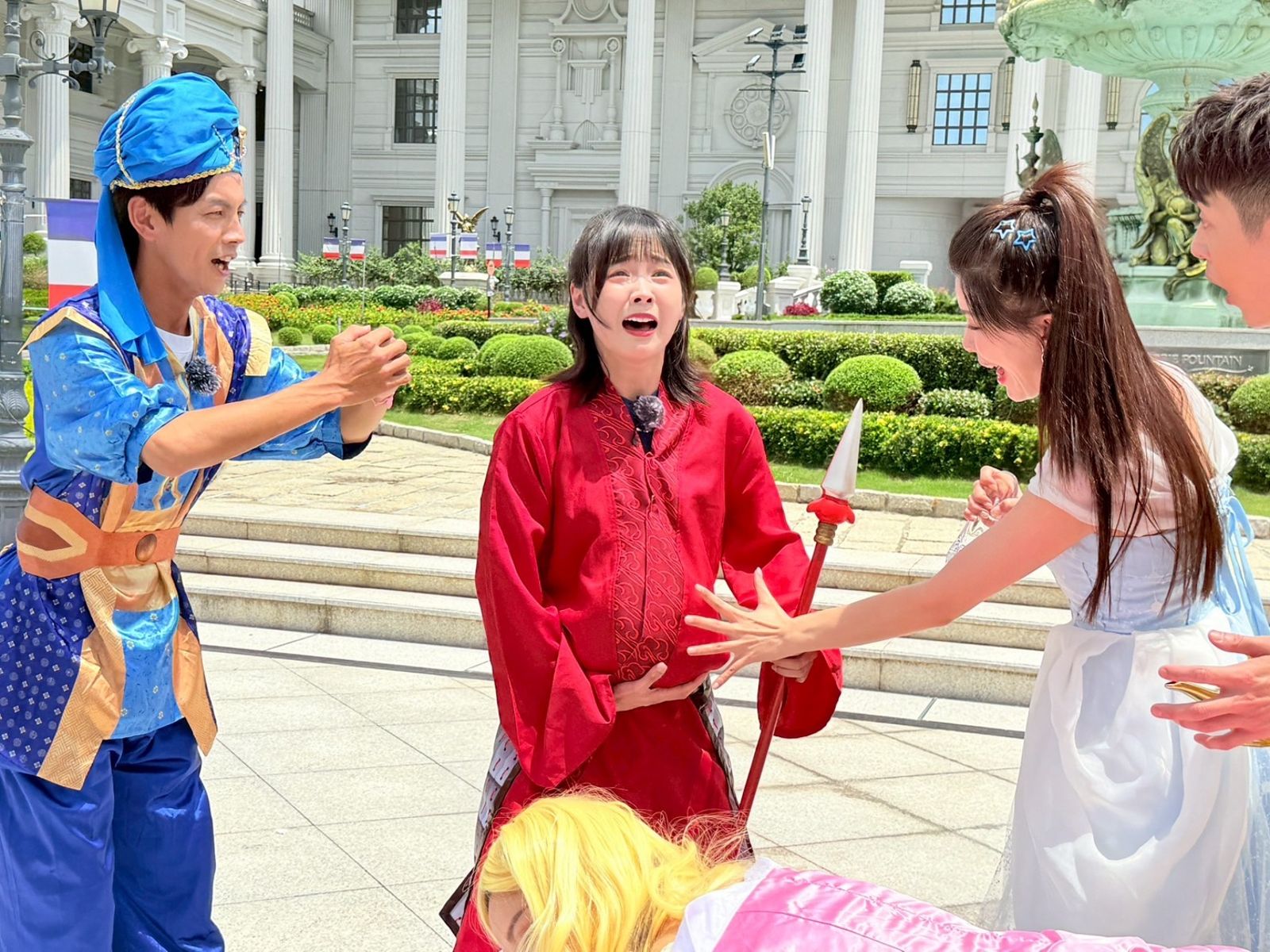 籃籃的肚子變大。民視提供