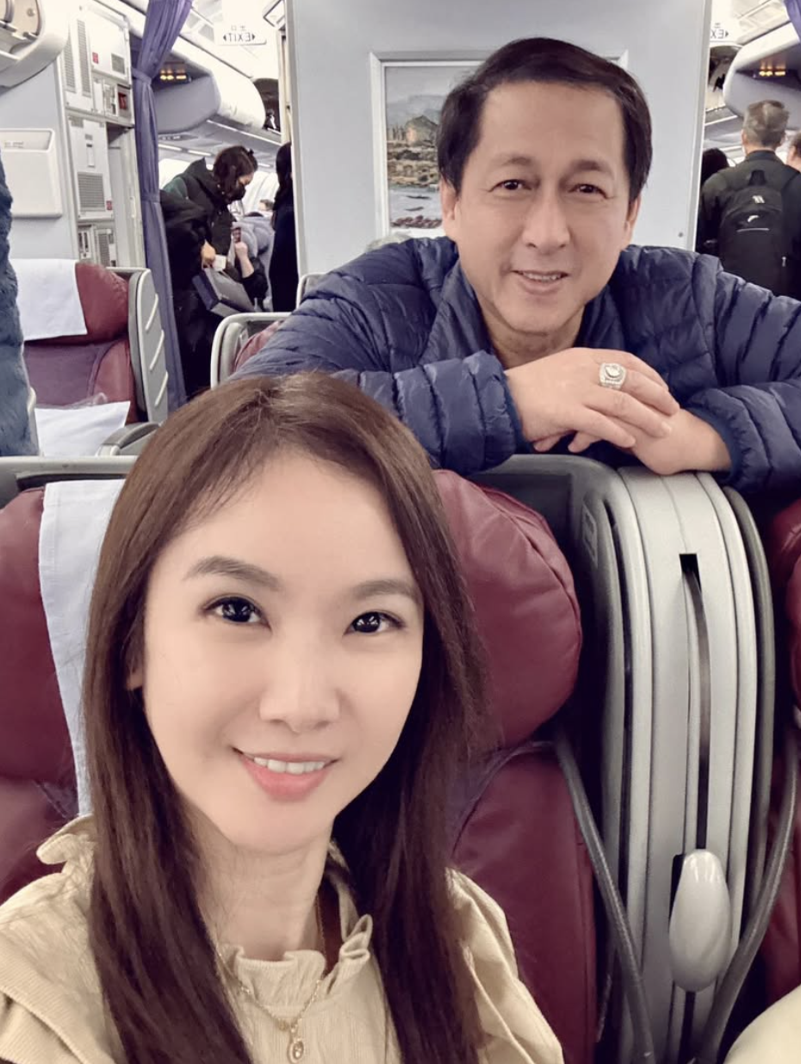 陳小菁(前)與林佐岳夫妻。翻攝IG @zuoyuelin