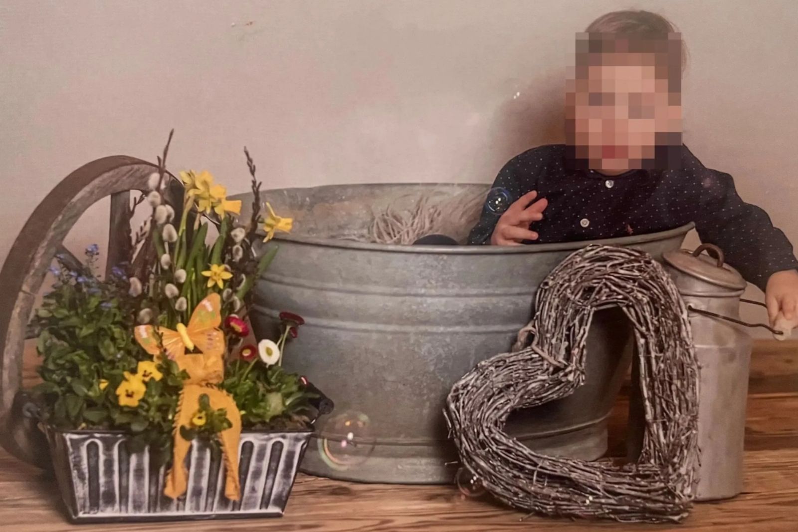 3歲童遭虐待致死！每天鎖抽屜22小時、滾水洗澡　父母辯：他體內有惡魔