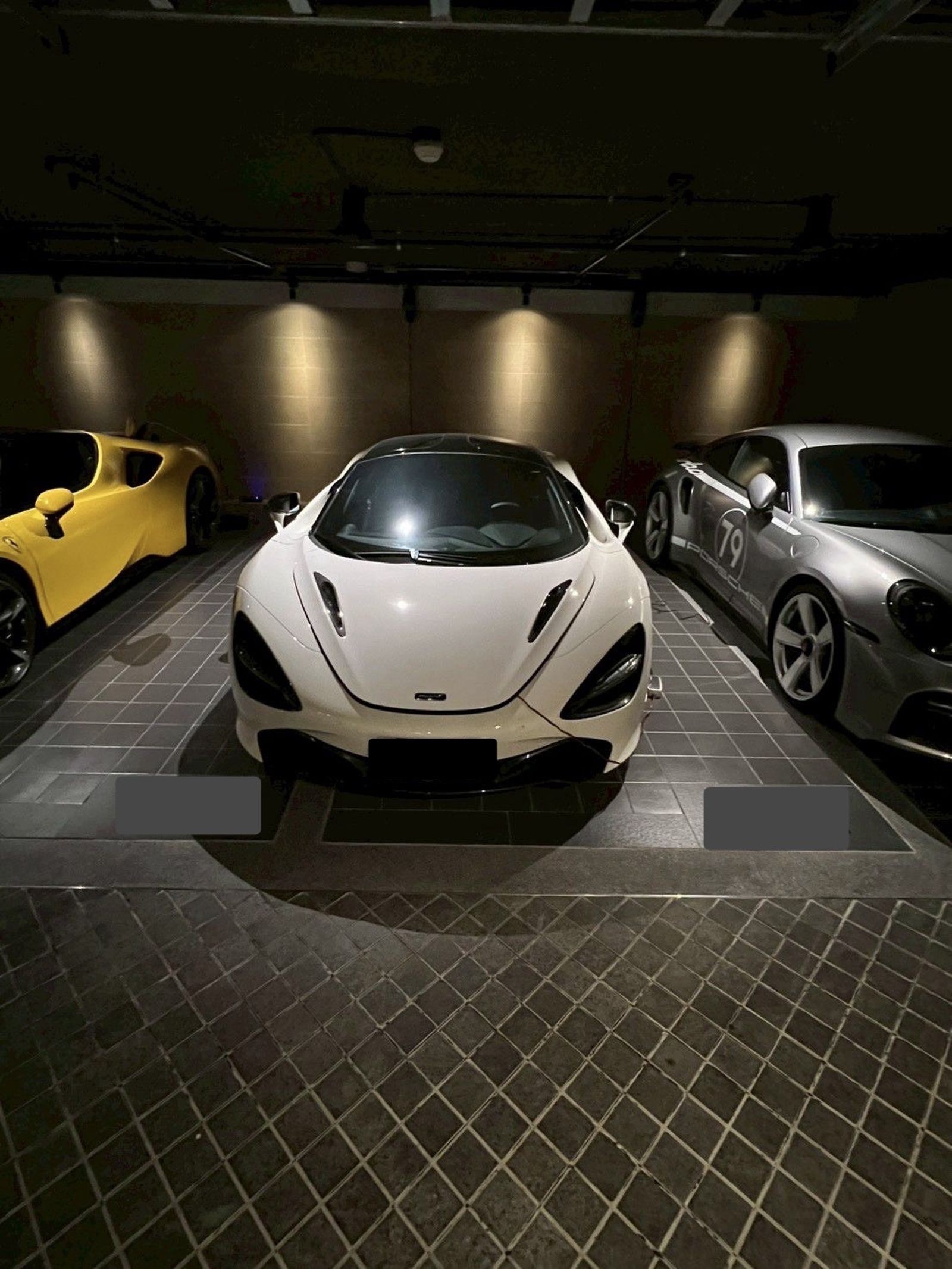 麥拉倫720S,市價約1700萬元。翻攝畫面