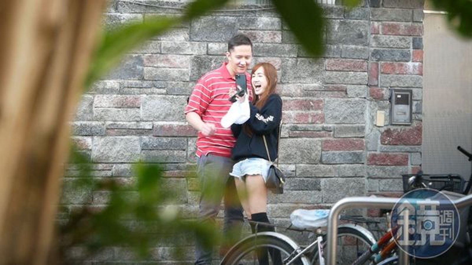 翁滋蔓過去曾被拍到和千億小開當街曬恩愛。鏡週刊