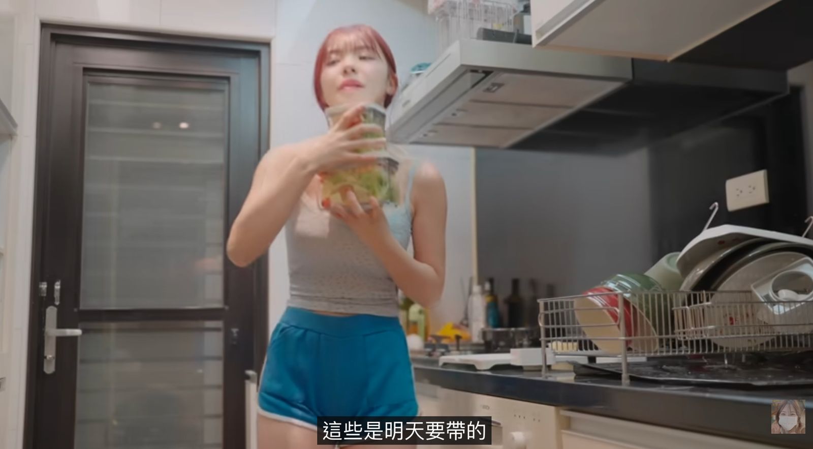 李多慧會自己帶沙拉。翻攝李多慧YT頻道