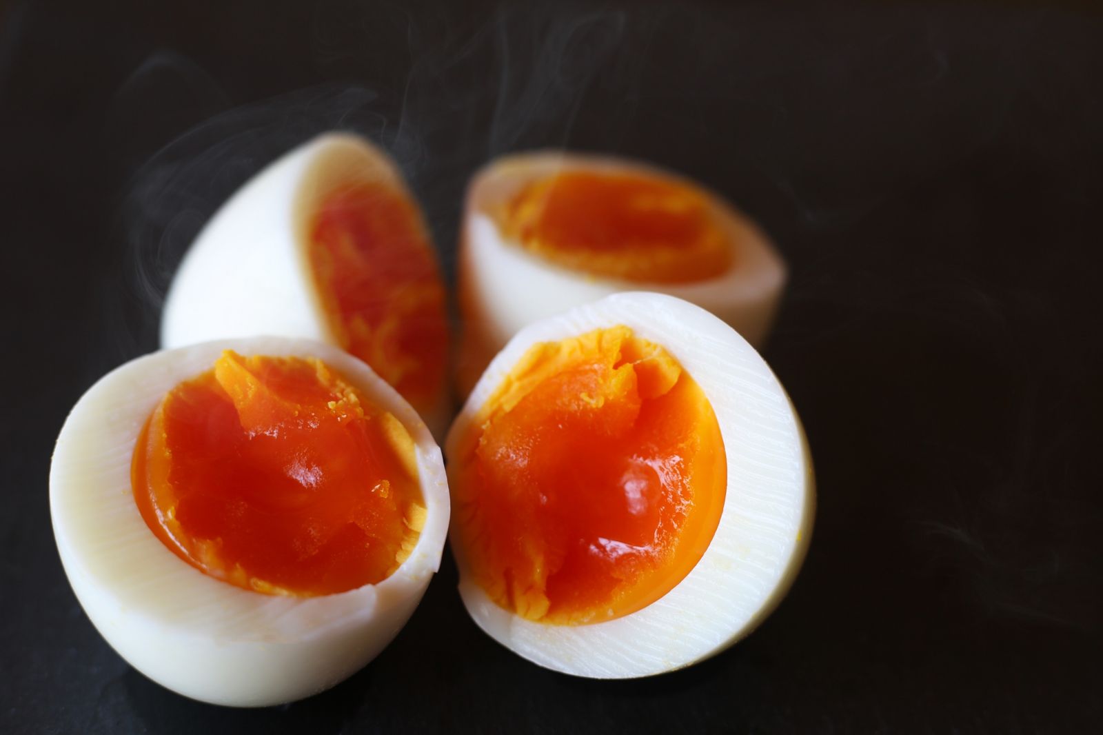 「水煮蛋」能冰幾天？專業廚師：比你想像得短！　出現「這情況」別吃了