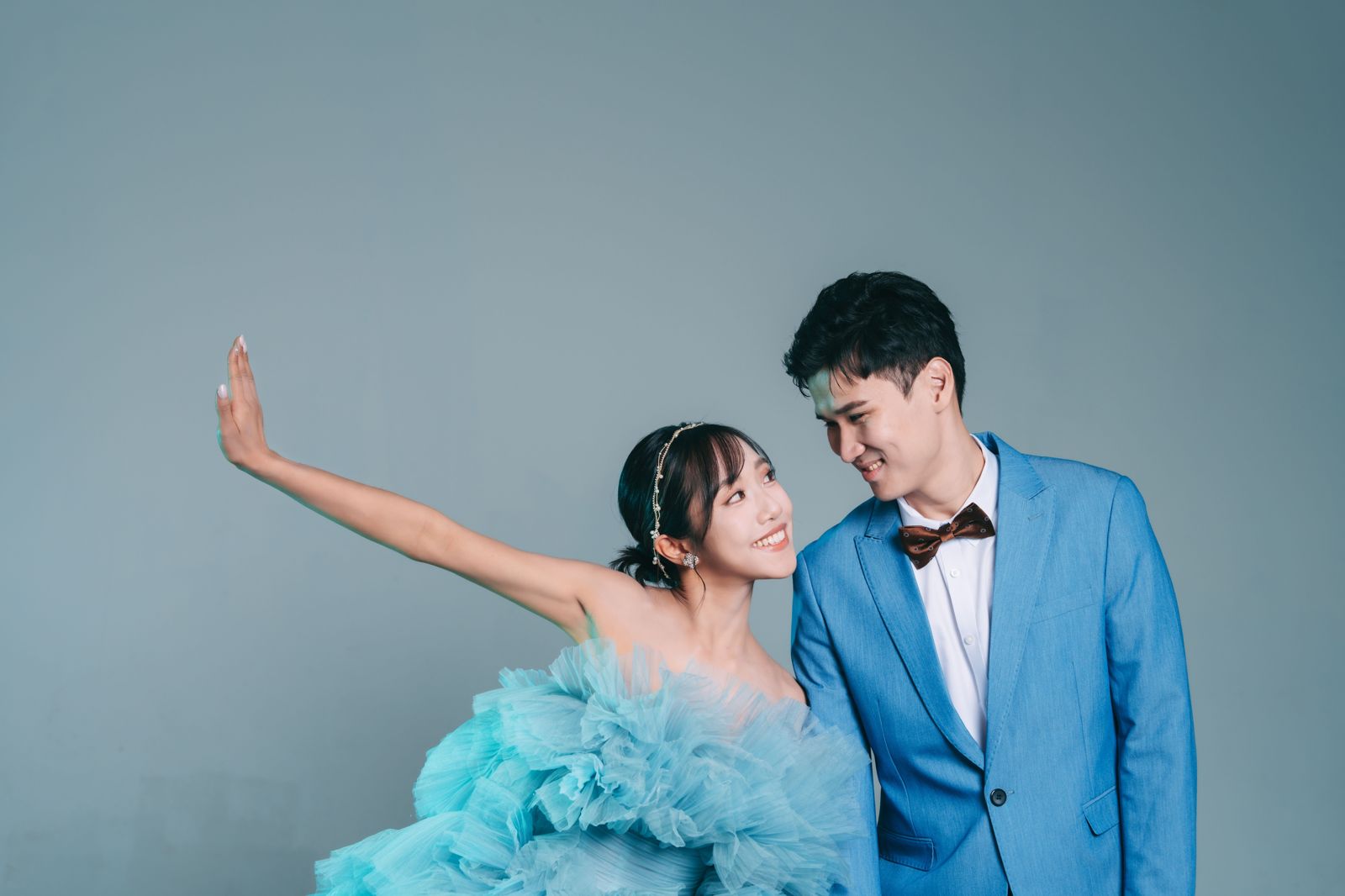 蔡佩軒婚禮倒數！忙到「接力長針眼」 自嘲戴墨鏡結婚