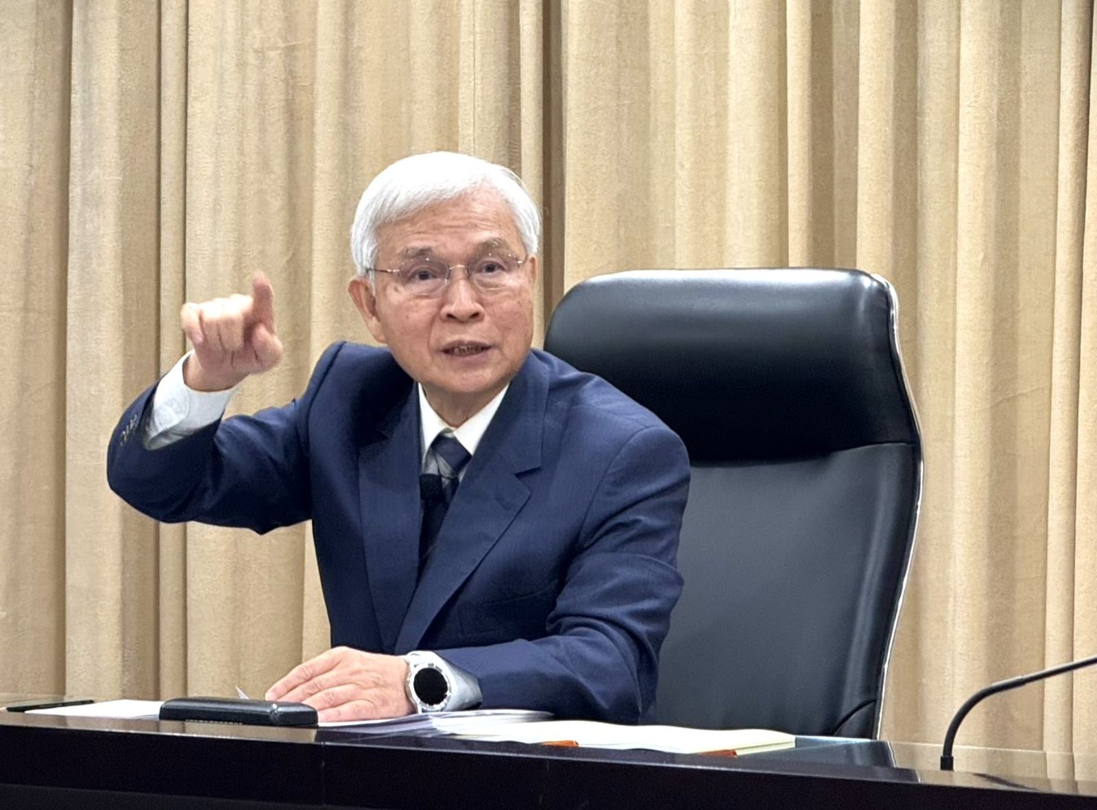 房市降溫但不放鬆監管 楊金龍:不打壓剛性購屋持續滾動檢討風險