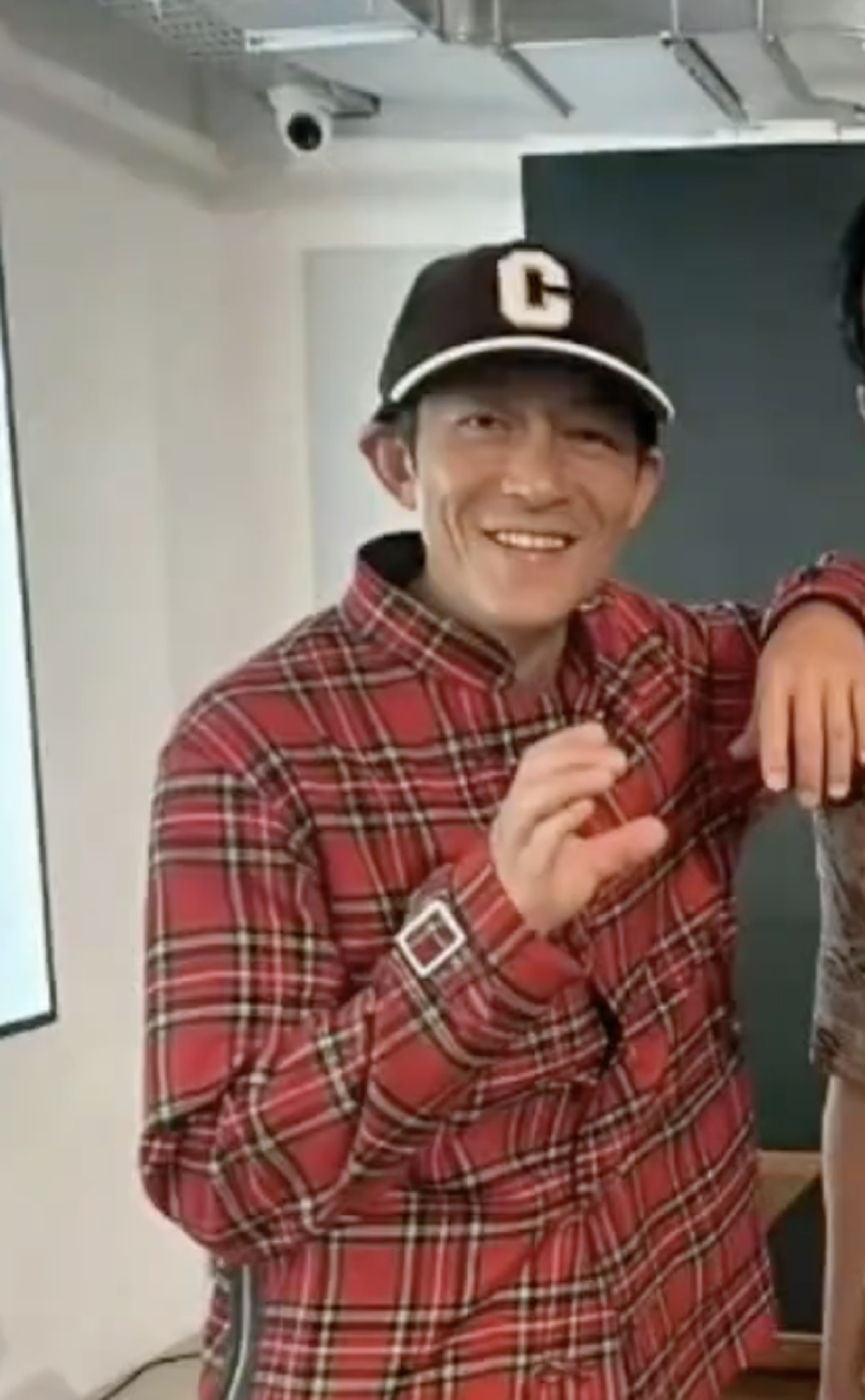 網友滑雪巧遇陳冠希。翻攝星醬課代表微博