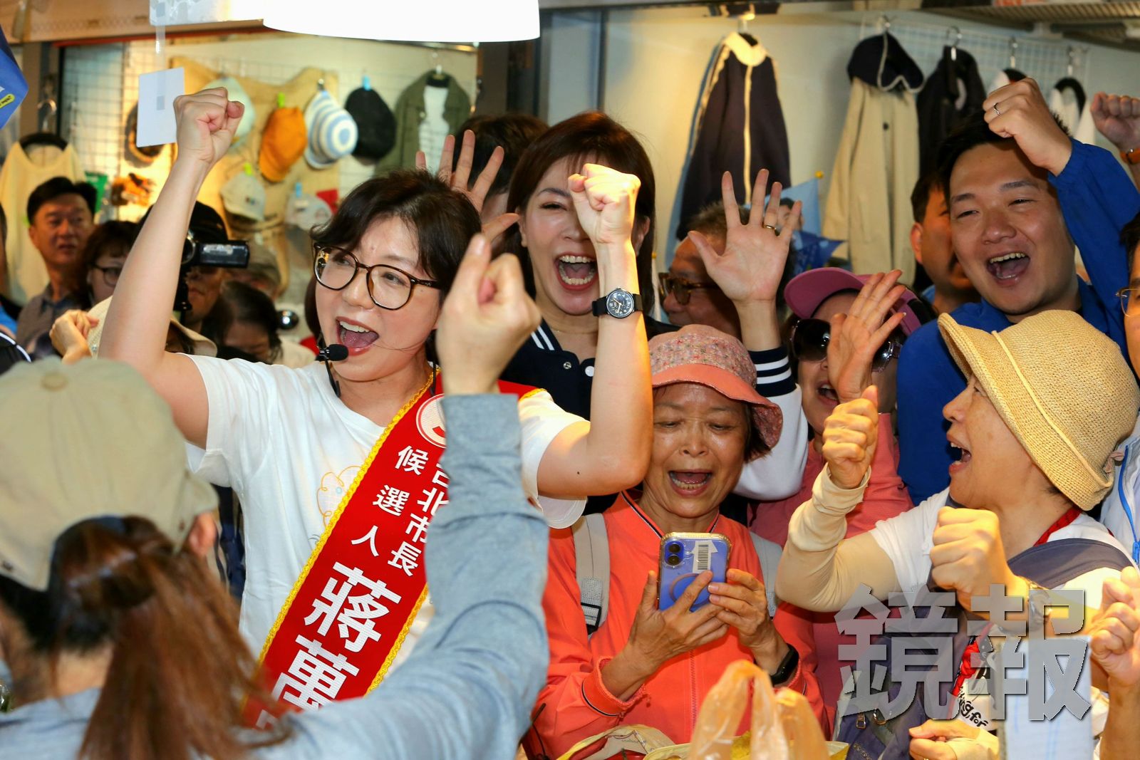 石舫亘再赴市場拜票!現場媒體遭工作人員推擠 蔣萬安競辦道歉了