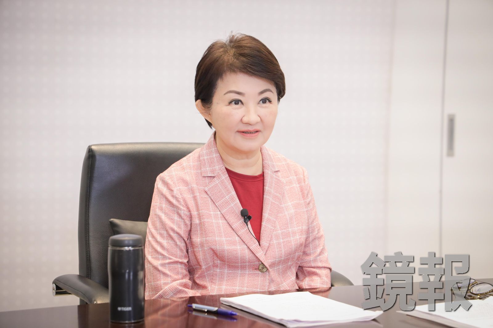 台中市長盧秀燕受邀參與美國舉辦的「全球熱點圓桌會議」,以全英文發表20分鐘視訊演說,卻因台式英文發音超萌差,意外掀起網友熱議。圖/台中市政府提供