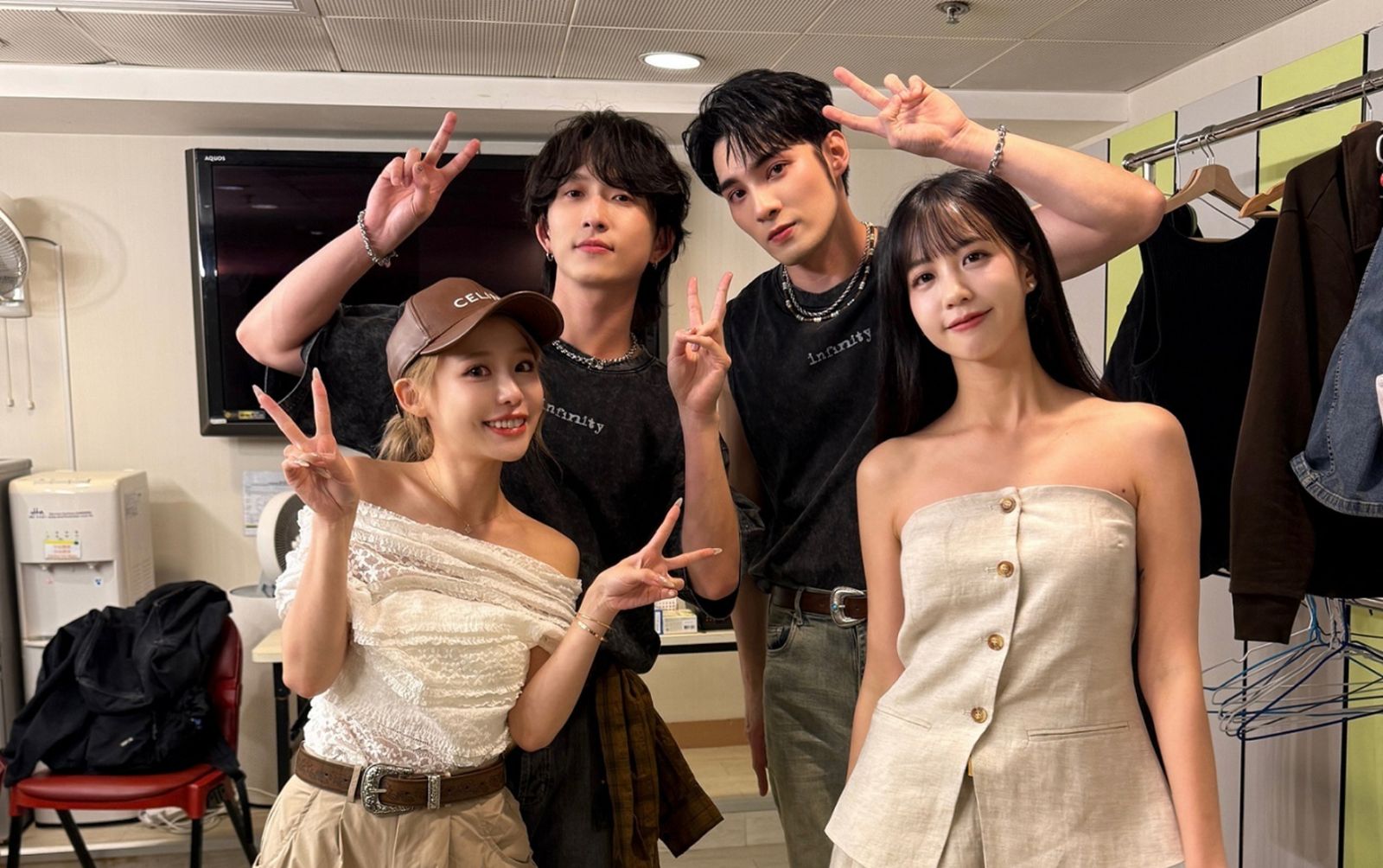 《娛樂百分百》前進香港！狼人殺女神探班偉晉、邱鋒澤遭虧「沒靈魂」