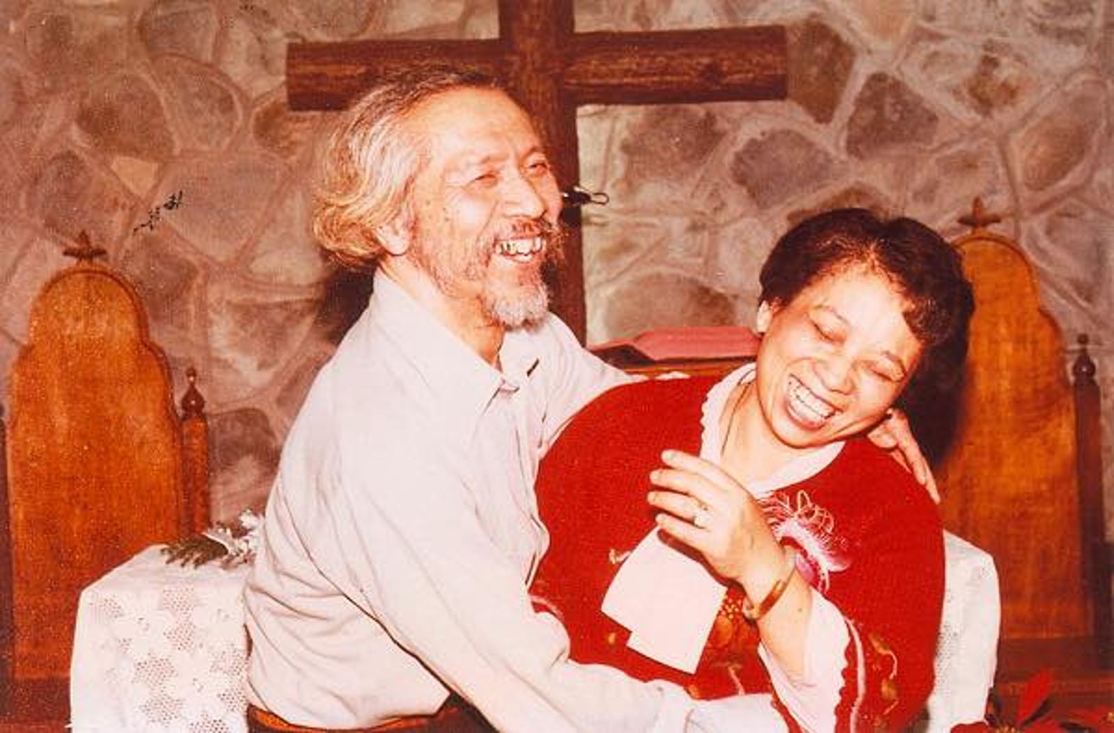 來補歷史課!田朝明夫妻紀錄片《牽阮的手》今起免費線上看20年 網址看這邊