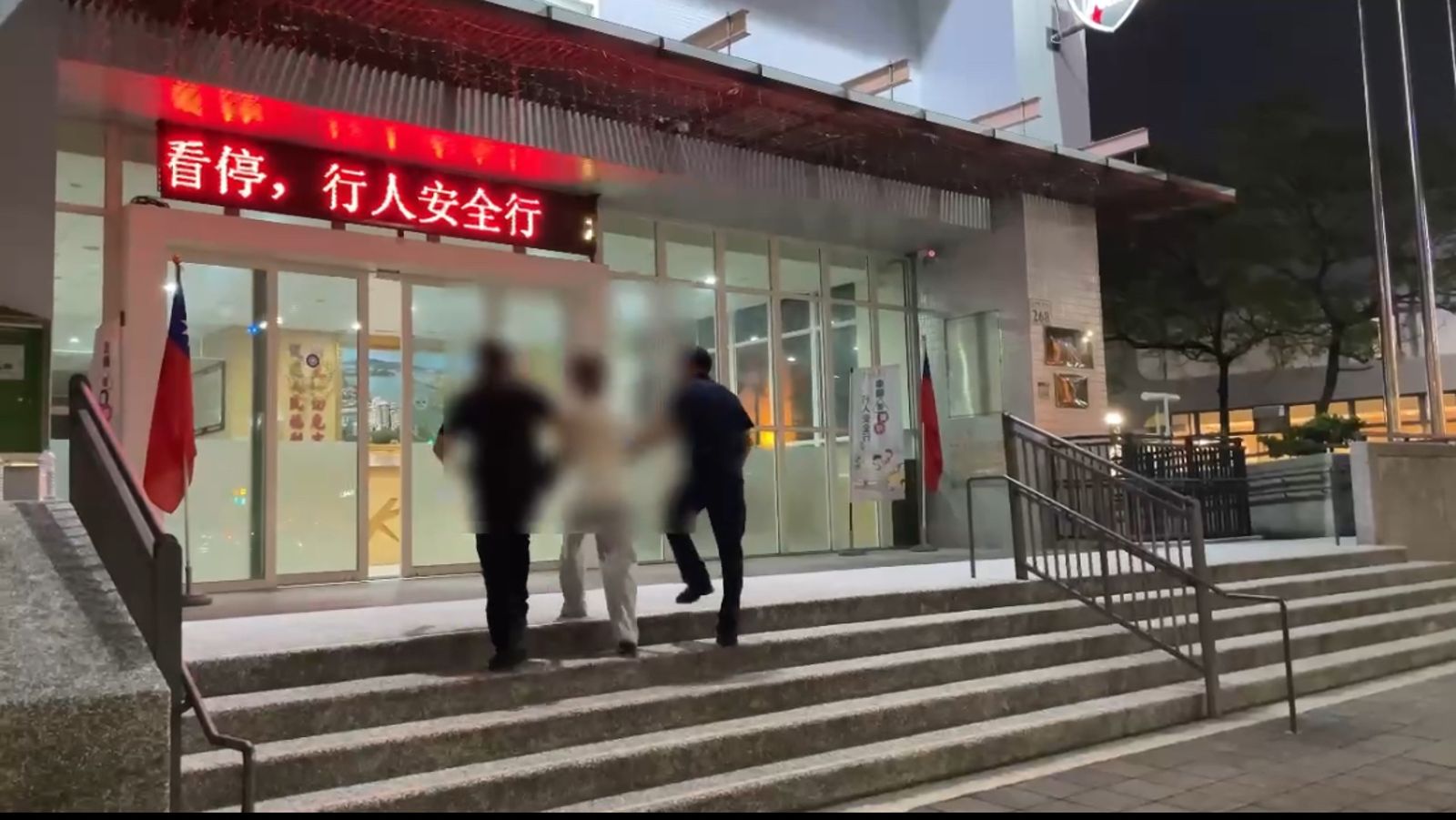 印尼移工因涉背信罪遭逮。圖／翻攝自記者爆料網