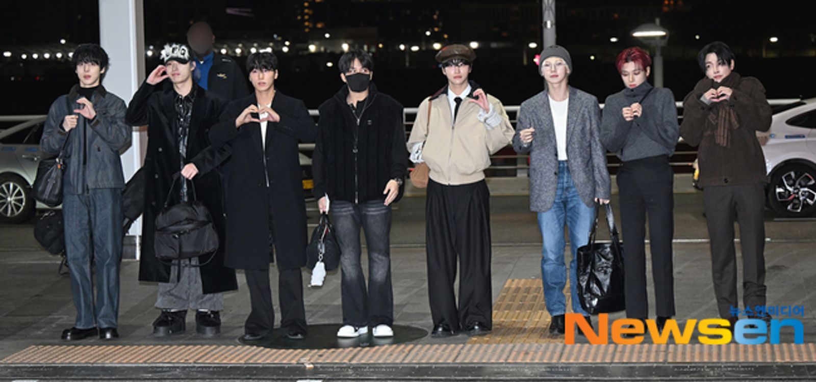 ATEEZ天還沒亮就準備搭機來台。翻攝Newsen