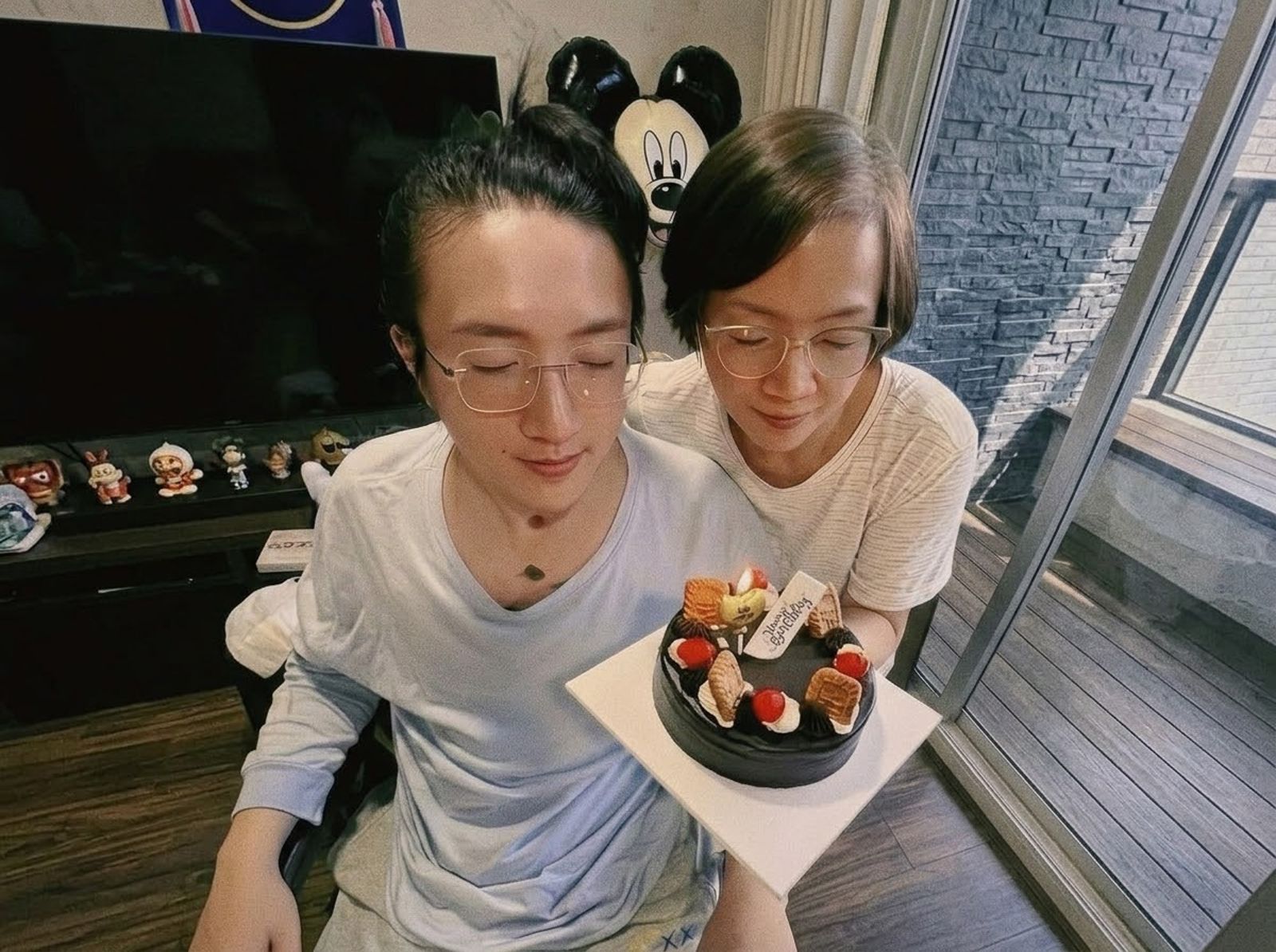 32歲舞者癱瘓4年痛失父親！生日只剩媽媽陪伴　慶生畫面曝光惹鼻酸