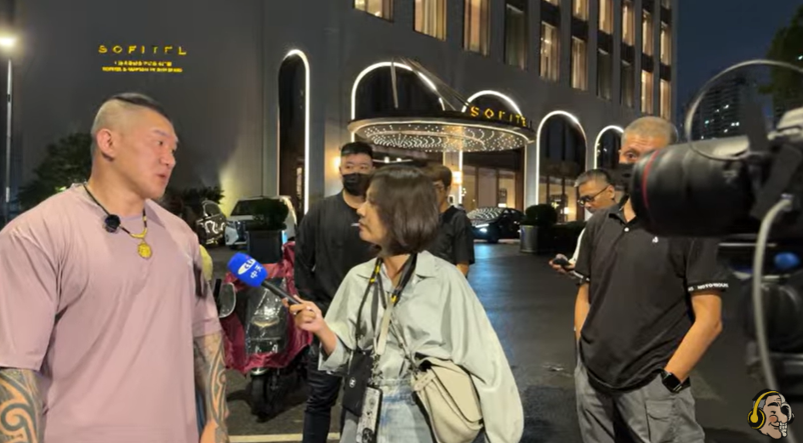 館長抵上海YT直播卻多次中斷 讚美飆髒話全來!中國網友不買單