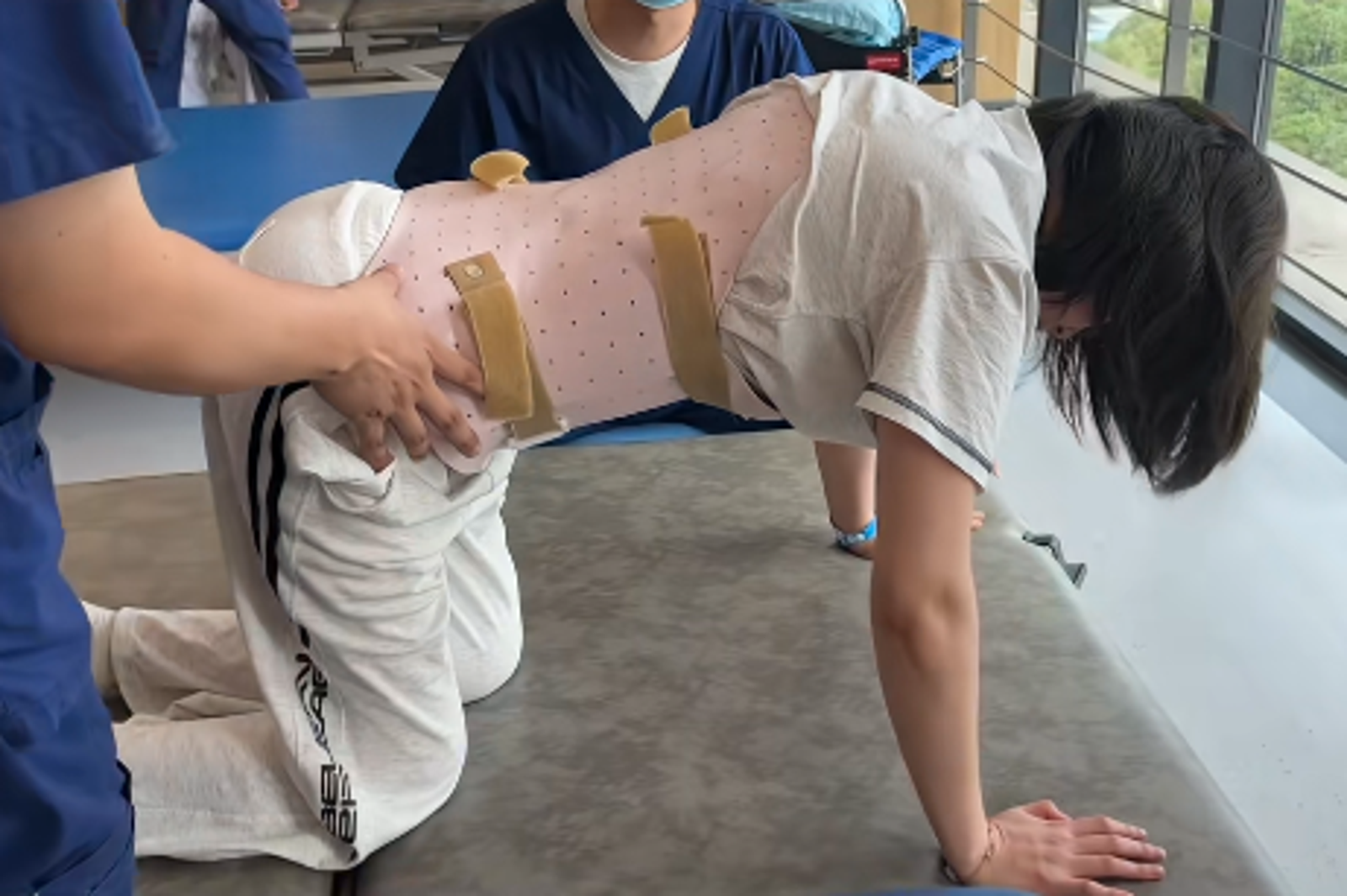 白女需進行多項復健。圖／翻攝自TikTok@1107snowy