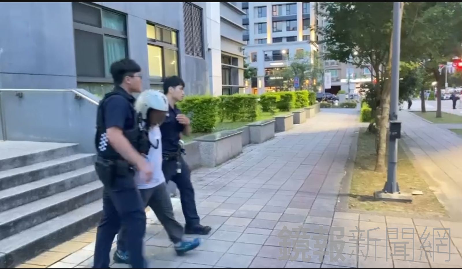 行凶的徐女昨被移送地檢署，隨即遭聲押獲准。警方提供