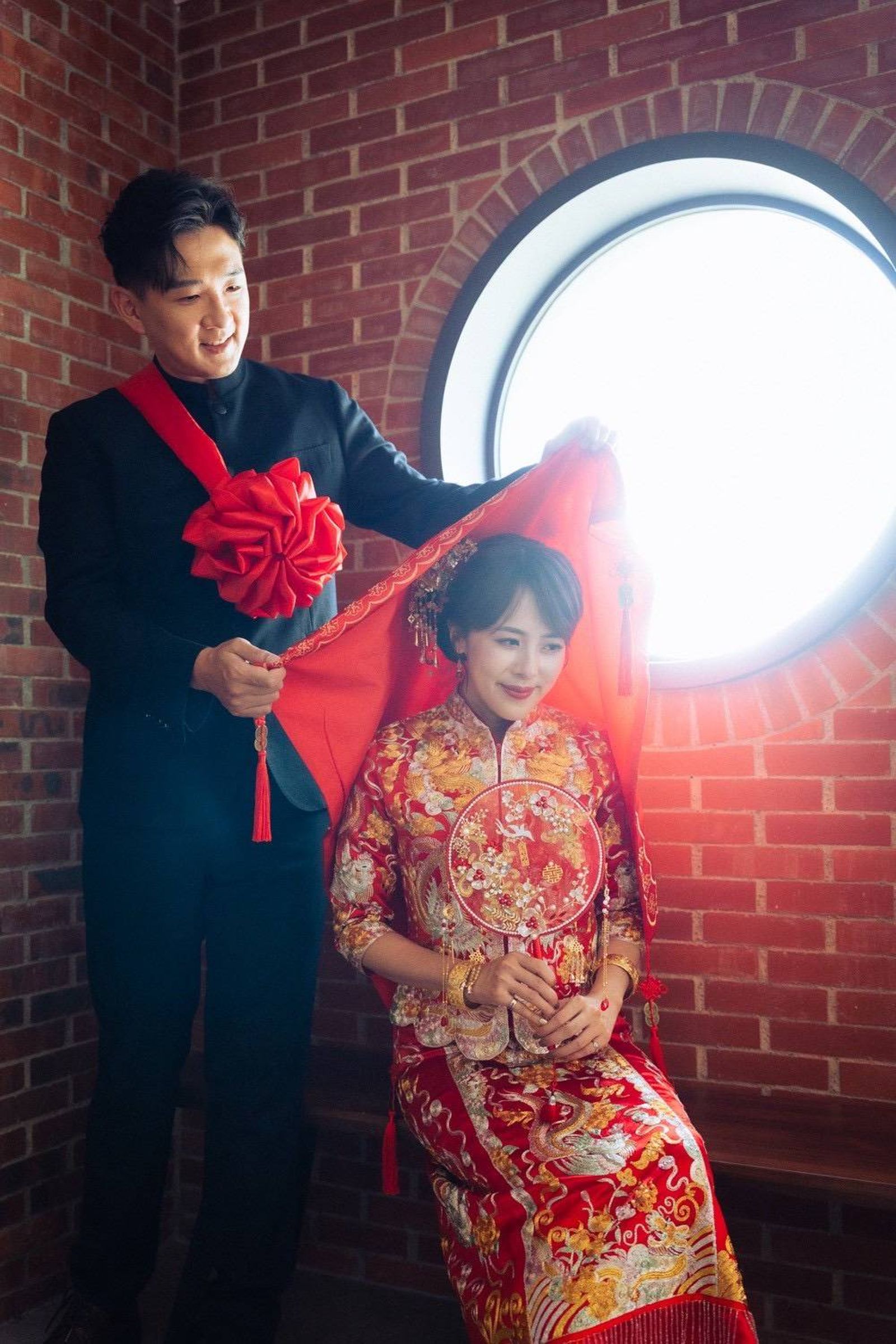 小倆口在峇里島拍攝婚紗照。三立提供