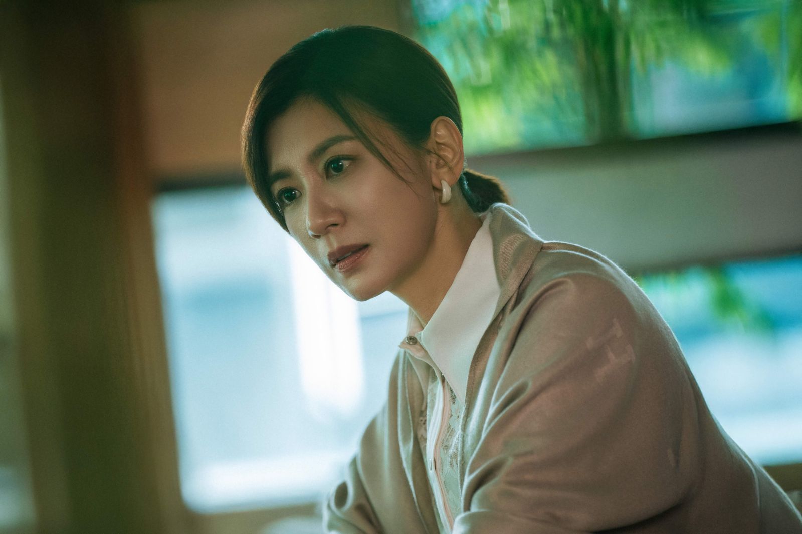 傅孟柏死而復生!律師賈靜雯動搖,真相撲朔迷離。Netflix提供