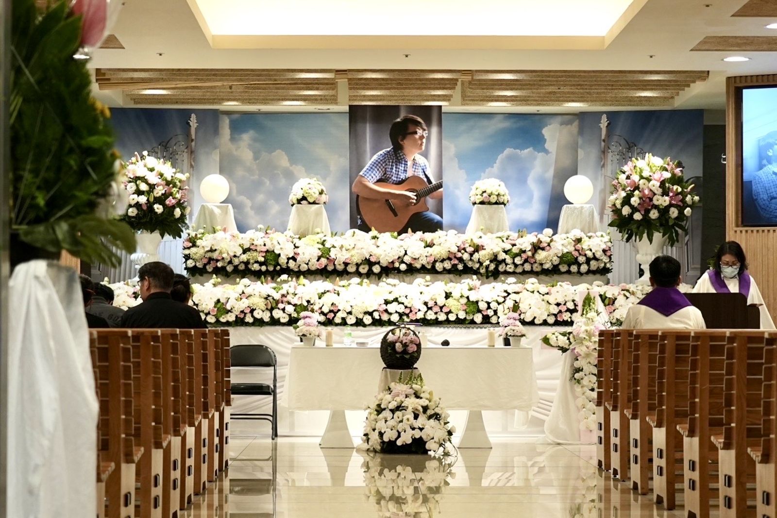 直擊／袁惟仁告別式現場曝光！張宇、游鴻明等摯友哀傷送別　喪葬費買單人是「他們」