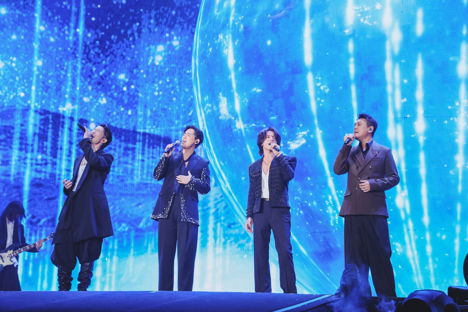 F4二度登上五月天的演唱會。相信音樂提供