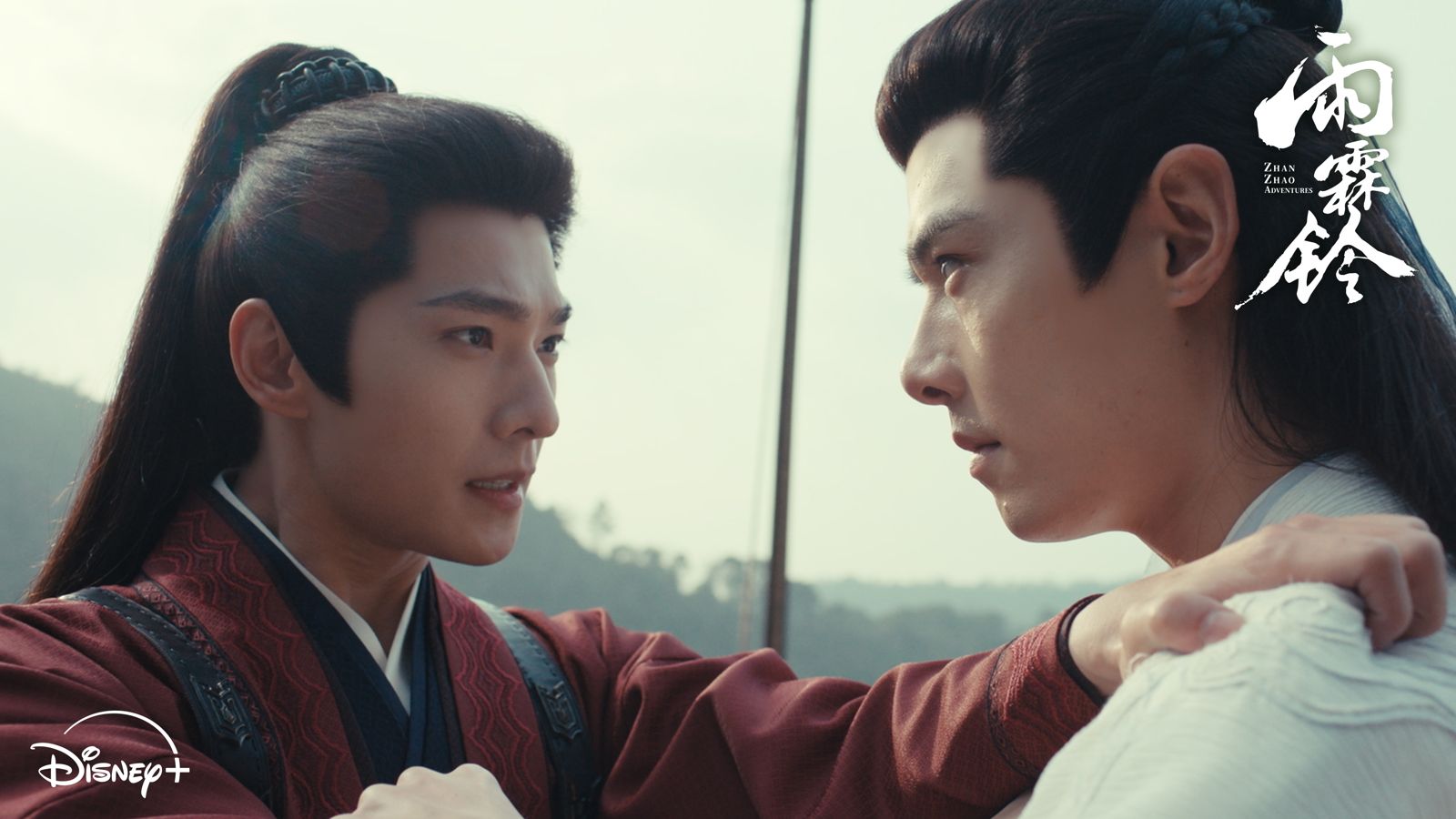 楊洋（左）、方逸倫有許多對手戲。Disney+提供