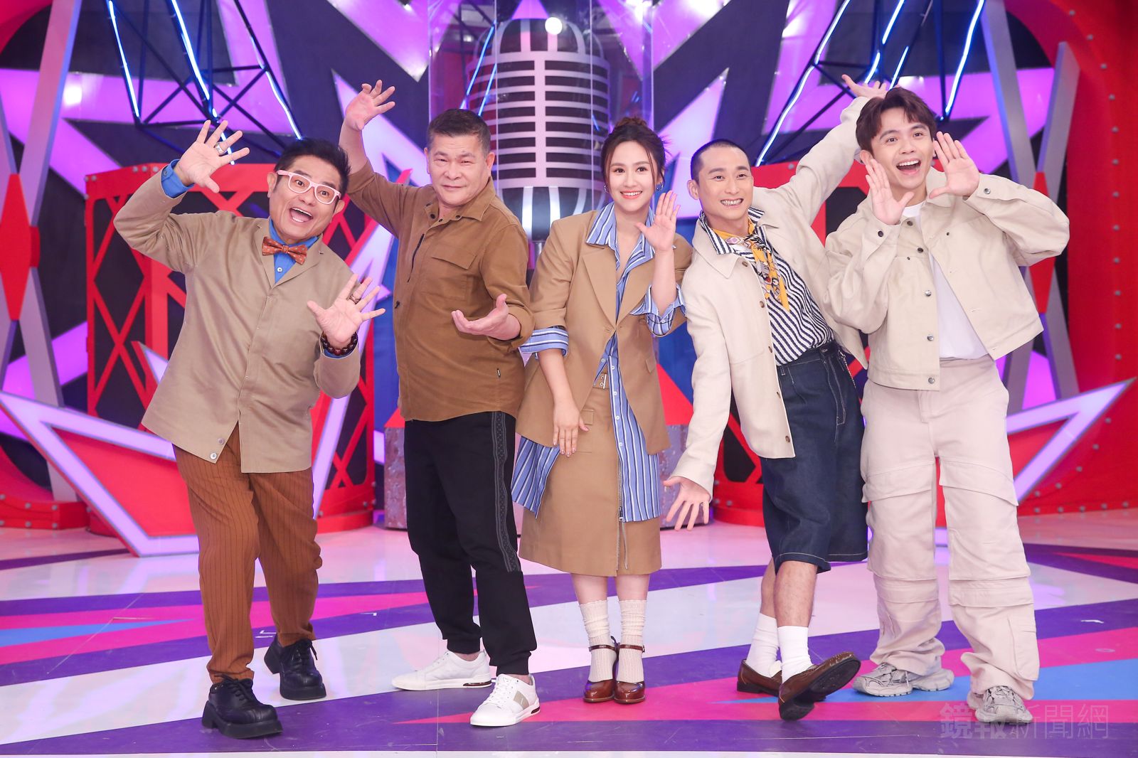 《Talk Talk秀台語》第二季首錄記者會,許效舜(左起)、澎恰恰、Sandy、浩子、黃豪平。