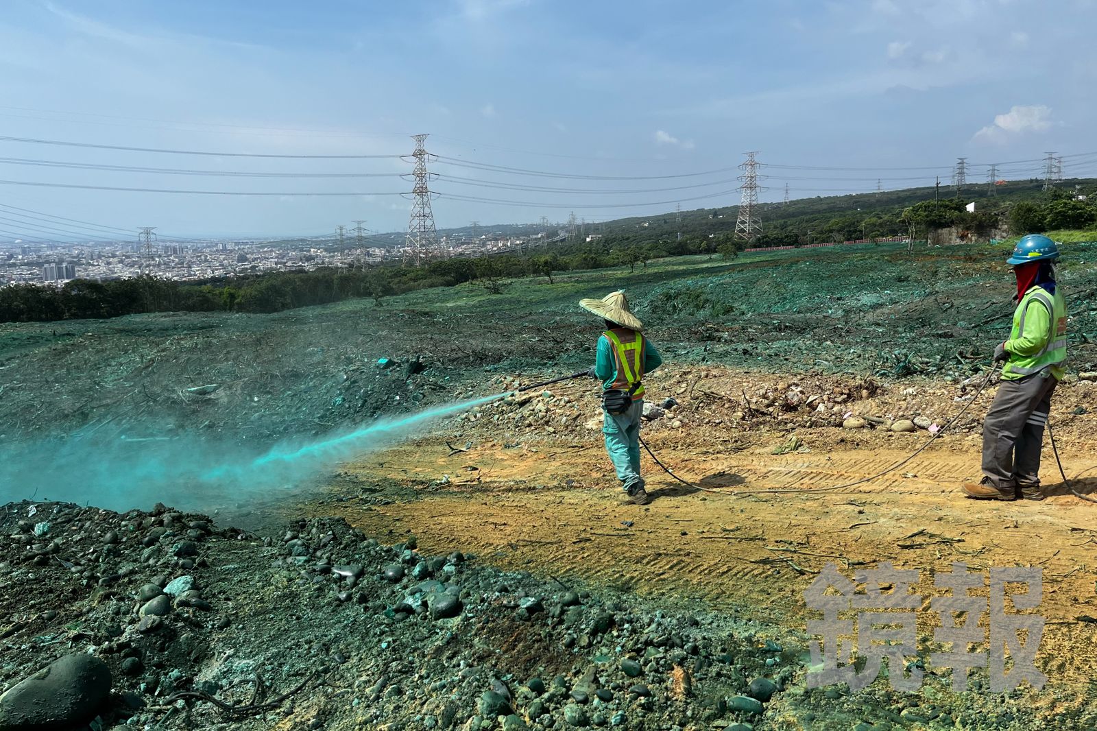噴「綠色物質」掀滅證疑雲?中捷藍線龍井機廠廢土「綠綠的」 中市府:抑塵劑非噴漆