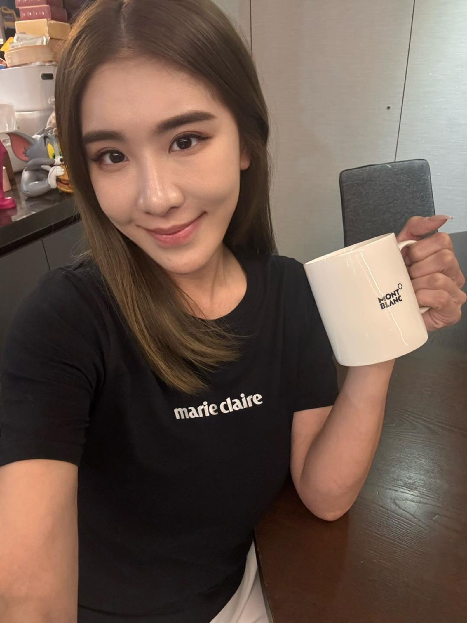 小禎認為18歲的Emma與父親同行十分正常。翻攝胡小禎臉書