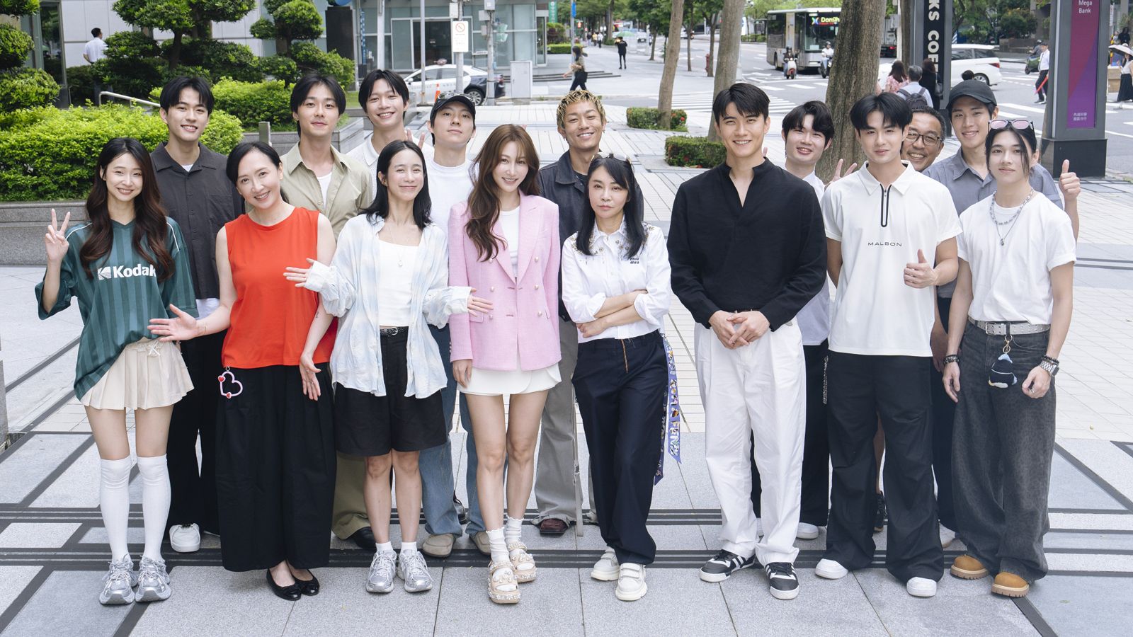 女神曾莞婷根本「吸渣男」體質慘遭劈腿 吐露「不自信」心聲:初戀變心...4字揭感情現況
