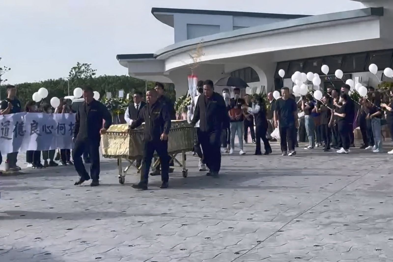 護理師出殯/遠行芳魂已杳!大里仁愛醫院沉痛發聲了…院方1句話揭同仁哀痛不捨