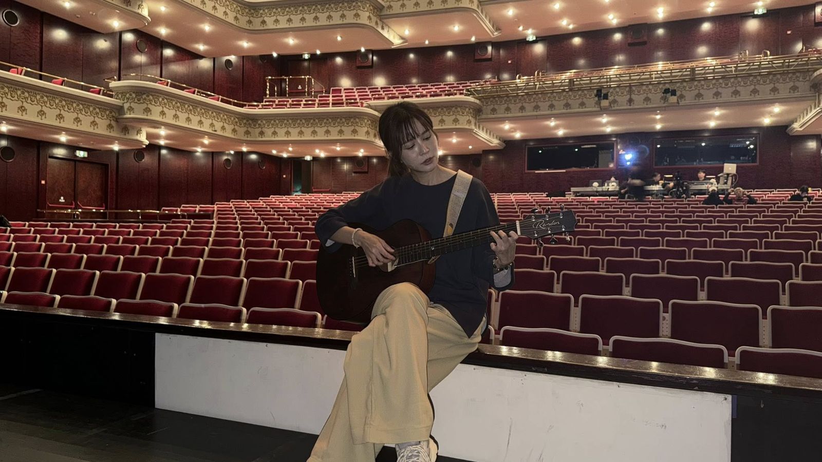 吳怡霈演出時重摔撞到頭頂。翻攝吳怡霈(Patty)臉書