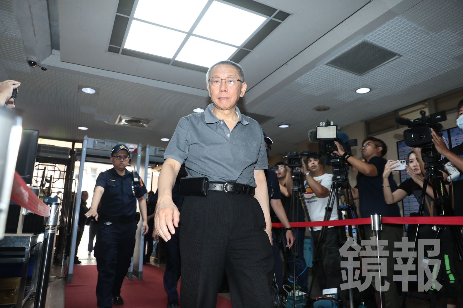 柯文哲出庭手機響！尷尬回「審判長在盯著我」　真相曝光烏龍一場