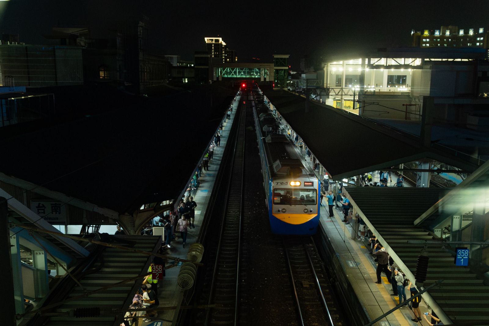 台南車站平面鐵道最後一夜 賴總統致歉並感謝沿線拆遷戶成全