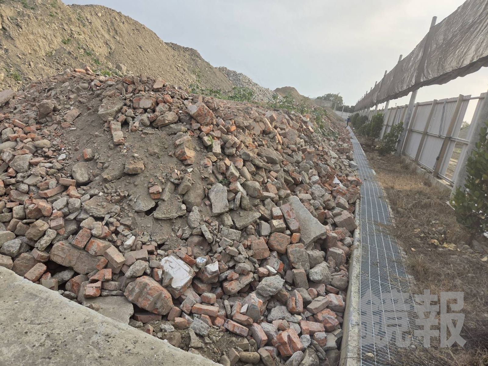 建商勾結掩埋場「非法棄置鏈」獲利逾2億　黑心廢土集團44人全起訴