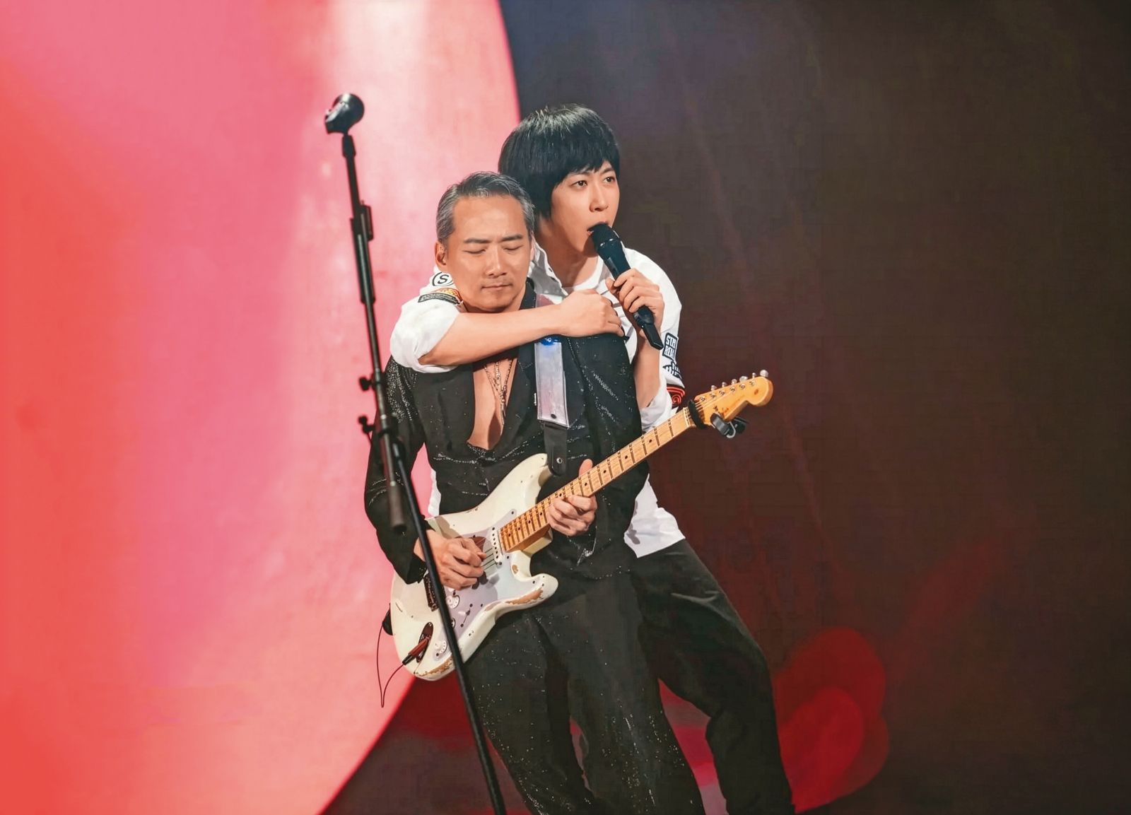 五月天石頭因腰傷與家庭因素萌生退團之意。圖/相信音樂