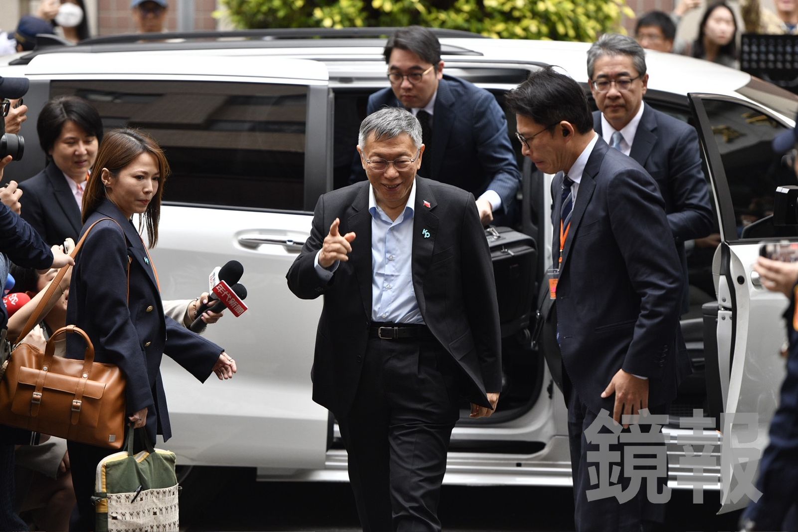 柯文哲判17年想減保金、撤監控　裁定結果出爐：繼續戴電子腳鐐