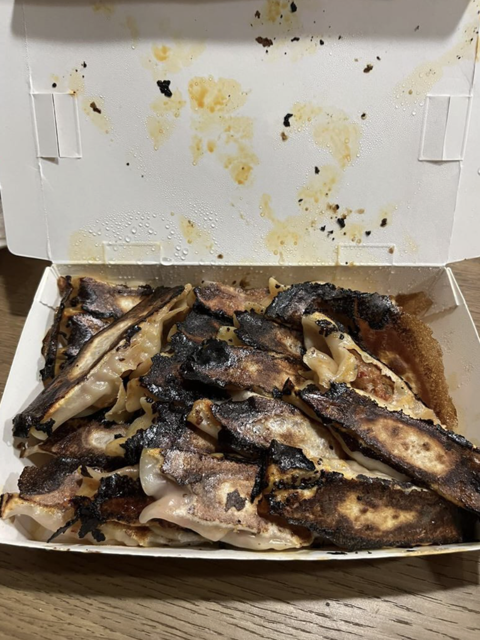 網友曬出自己買到的非賣品鍋貼。圖／翻攝自Threads @hao.11__