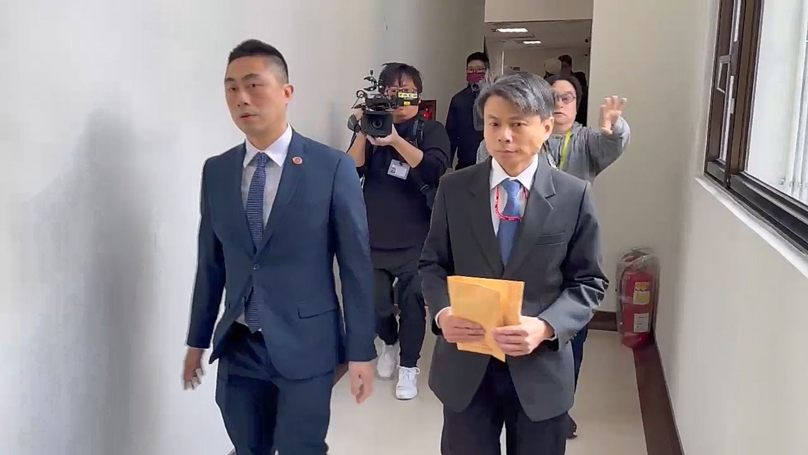 查助理費卻動用專辦共諜大隊？　調查局國安站主任現身立院坐鎮搜高金辦公室