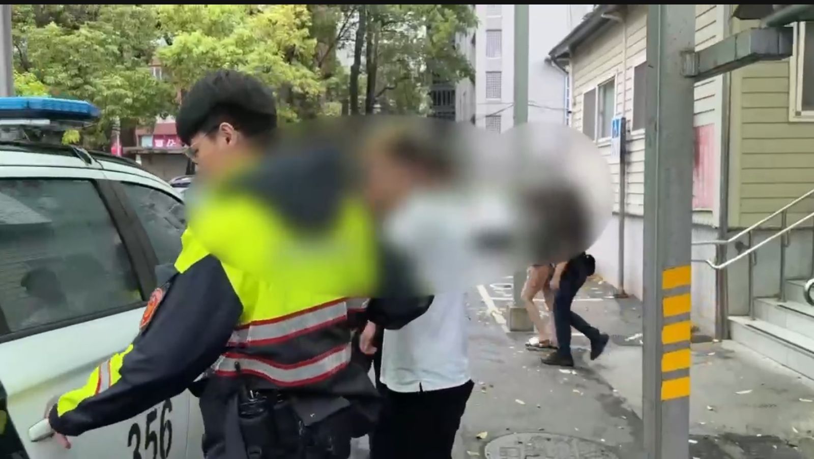 預言家還是豬隊友?越籍毒販報案「有人要抓我」 警到場驚見毒品分裝場...3嫌直接被一波帶走