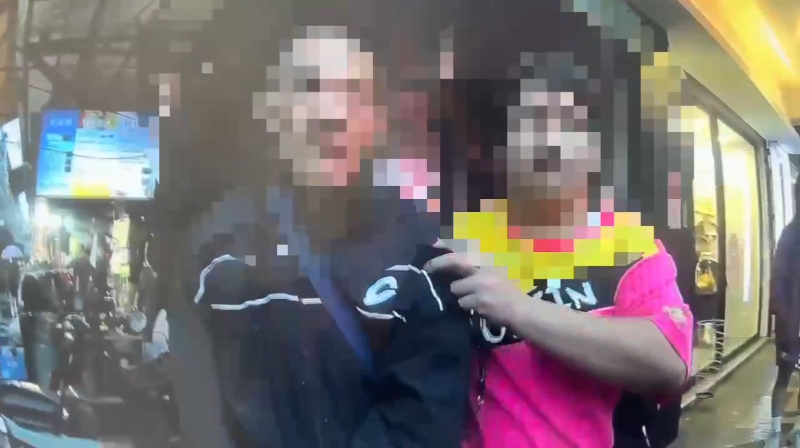 街頭驚魂！女騎士遭彈菸蒂不滿質問　反遭持傘打爆臉「血流如瀑布」險失明