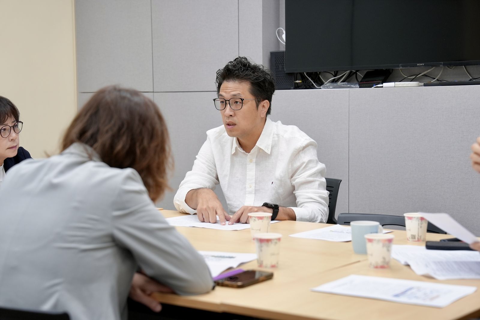 巴威來勢洶洶!沈伯洋視察內湖見水溝淤泥滿出來「憂遇強雨會倒灌」
