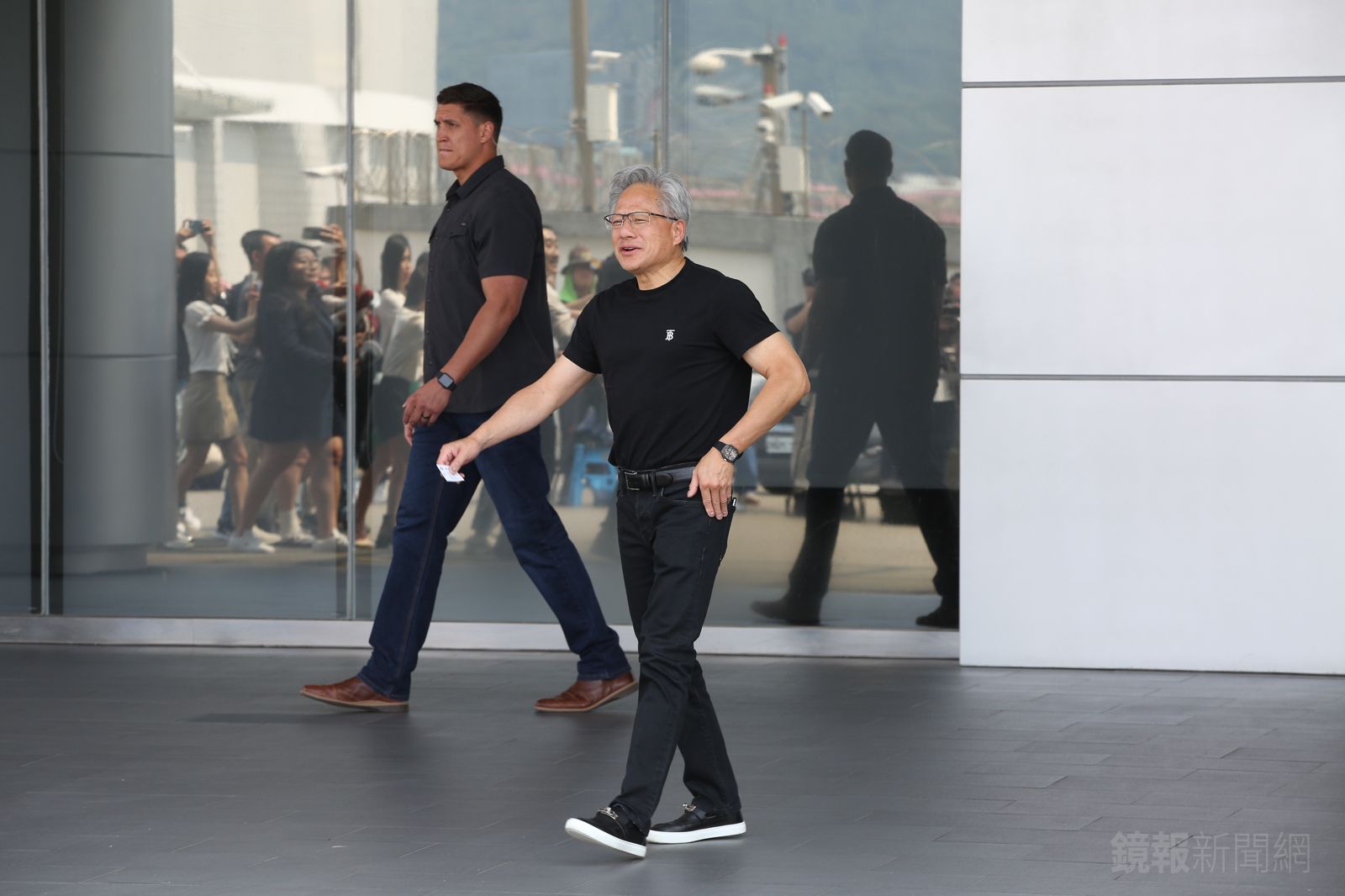 黃仁勳來了！不是穿皮衣也不是西裝　首日行程曝
