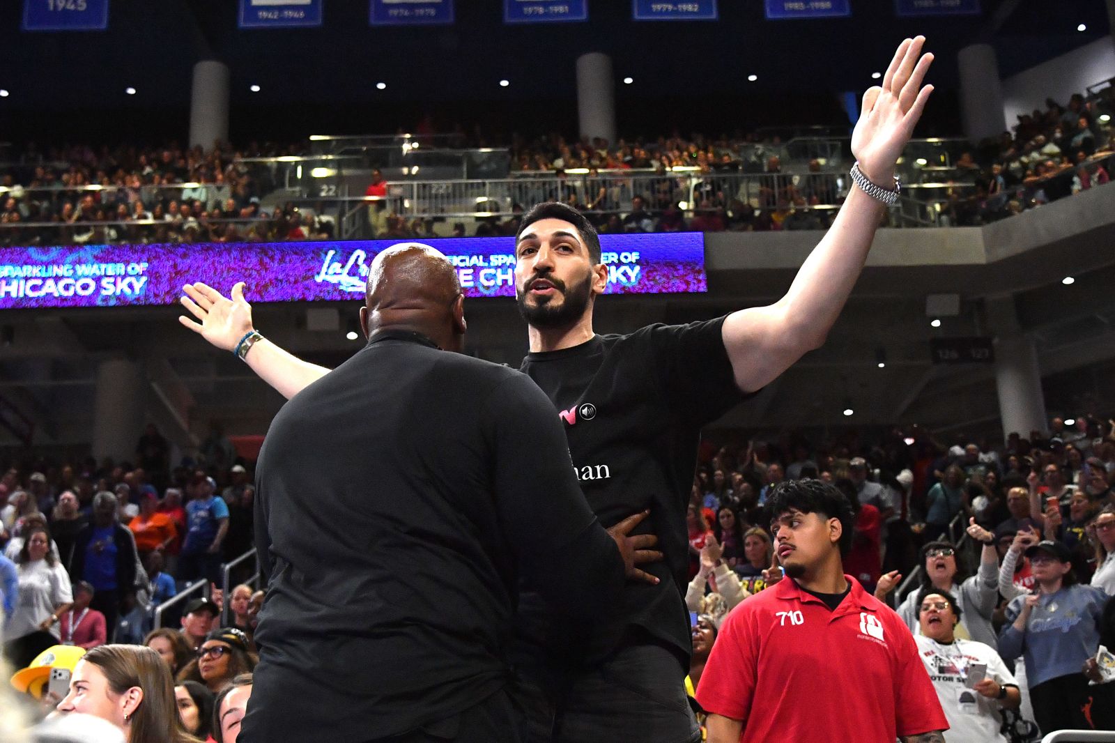 前NBA球星坎特踢館WNBA遭驅逐 選秀鬧劇遭聯盟火速封殺