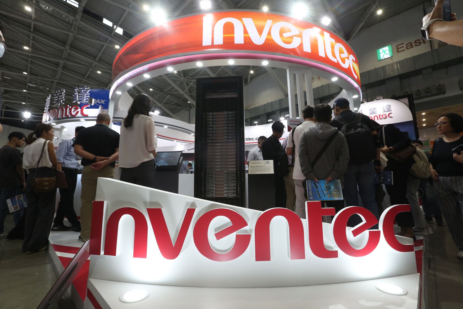 月營收被伺服器「出貨模式降級」打趴？英業達11月營收連四跌　年減幅度更達14.3％