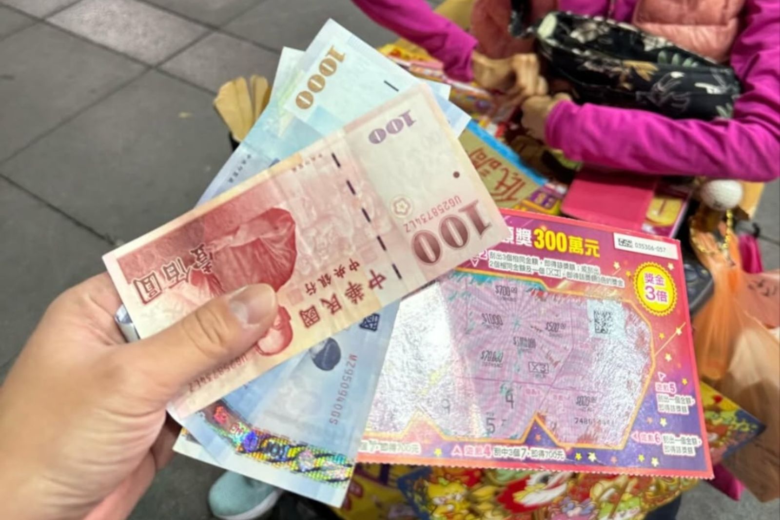 2000元刮刮樂選號有攻略？她發現「隱藏規律」爽中1萬元　內行推3數字很少賠：中獎率80%