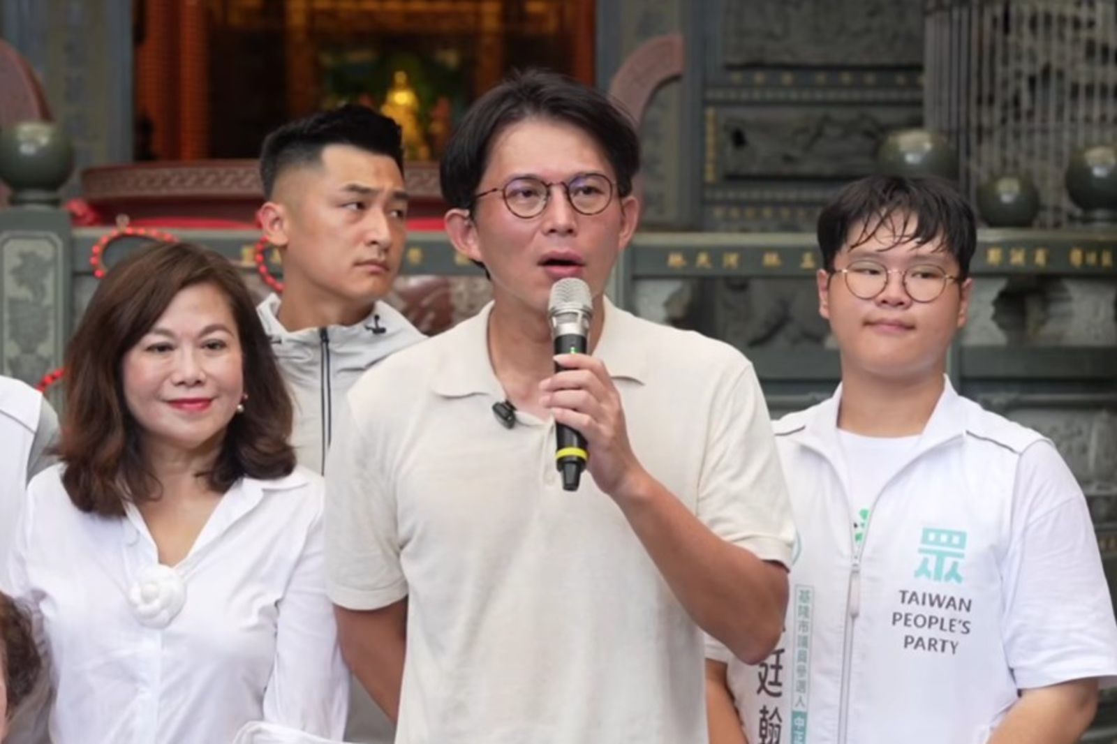 「萊爾校長」小編因反毒油影片遭關切 黃國昌批違反程序:民主進步可以丟進垃圾桶
