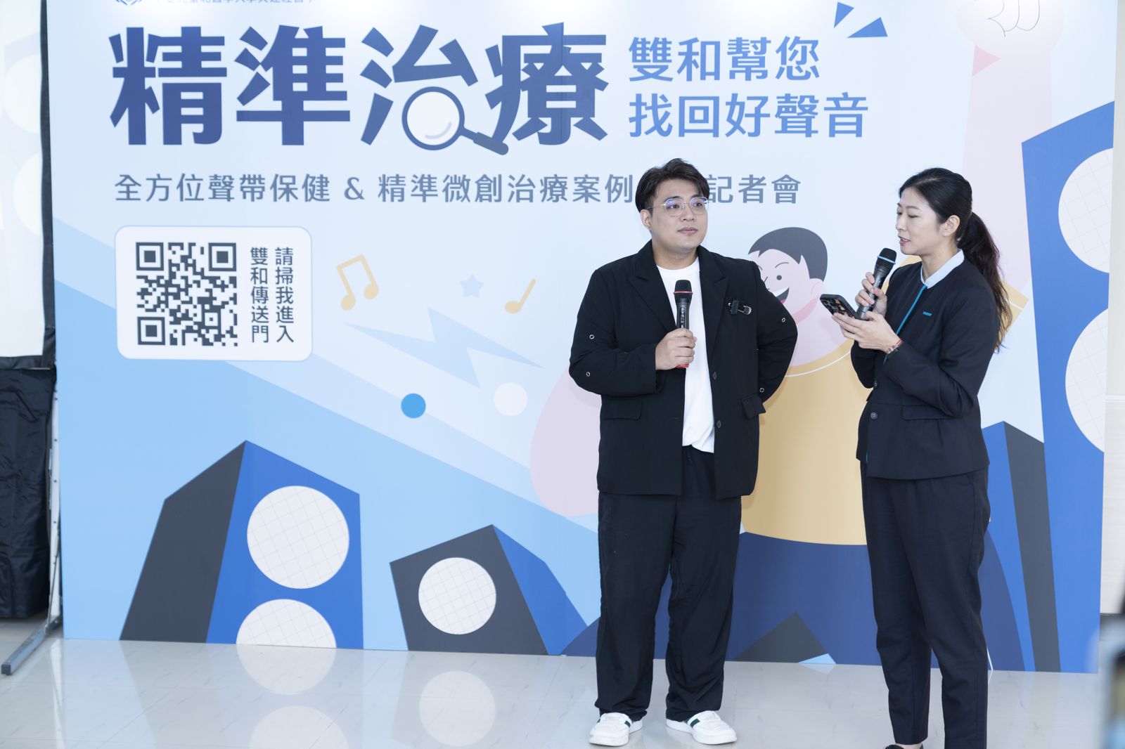 創作歌手吳鎮安（左1）出席記者會，分享自己治療嗓音受損的心路歷程。