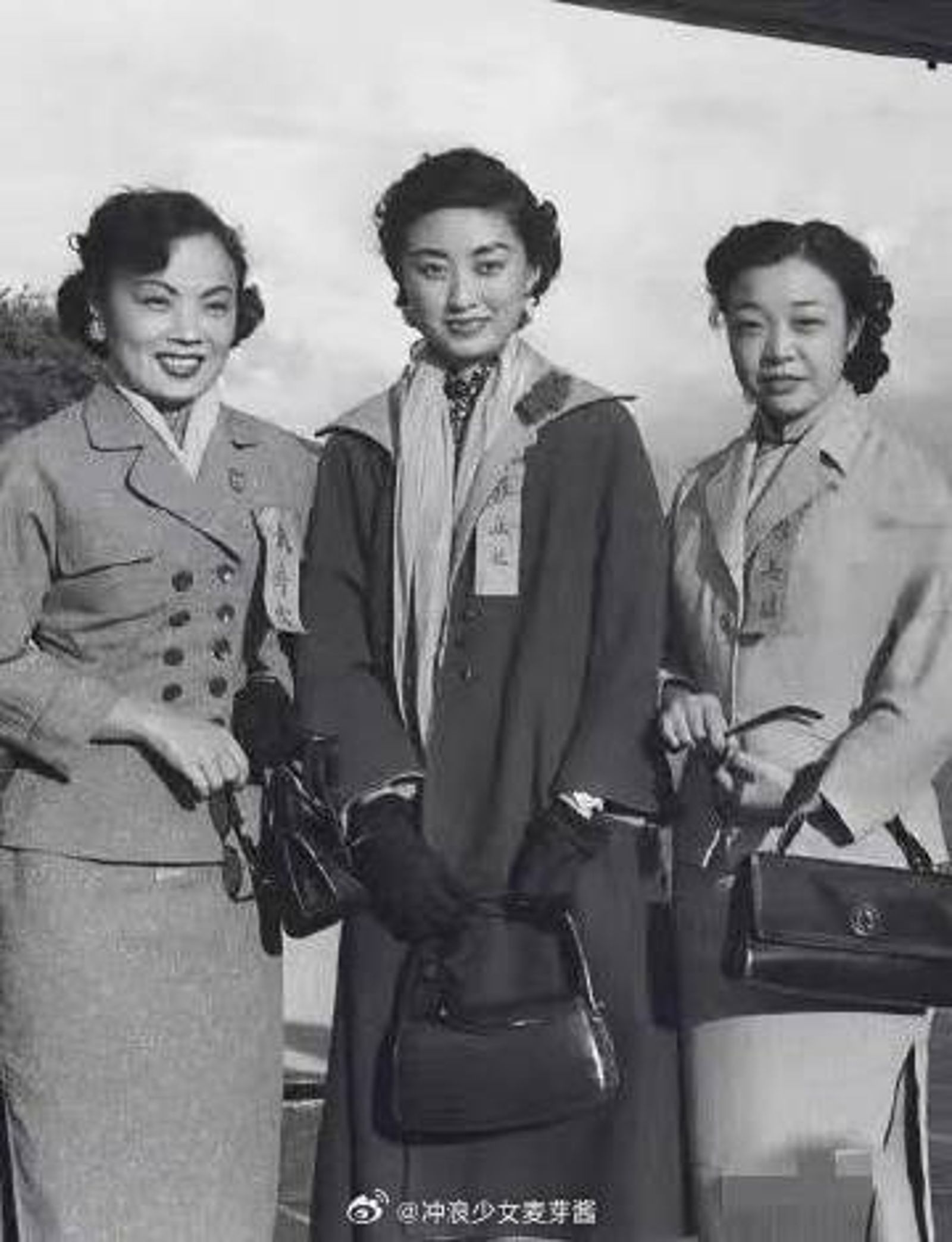 張正芬（中）舊照氣質出眾。翻攝微博