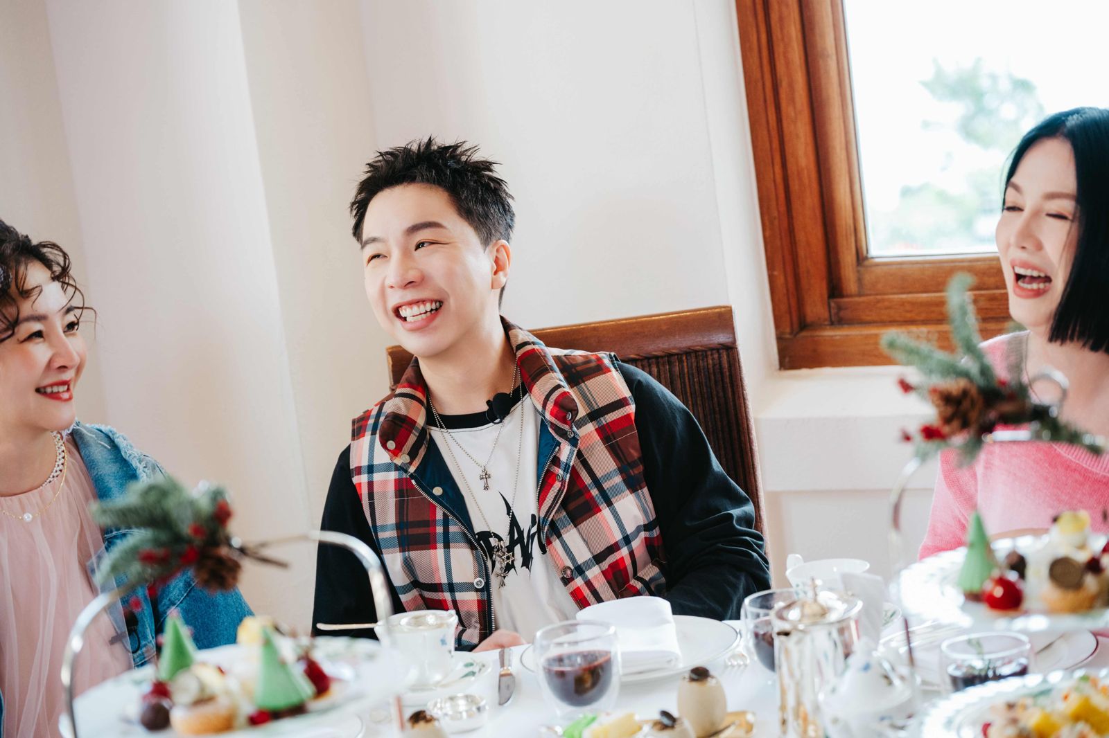 苗可麗逼問「女友是水果名？」，派翠克招架不住羞喊「愛年上」。東森綜合台提供